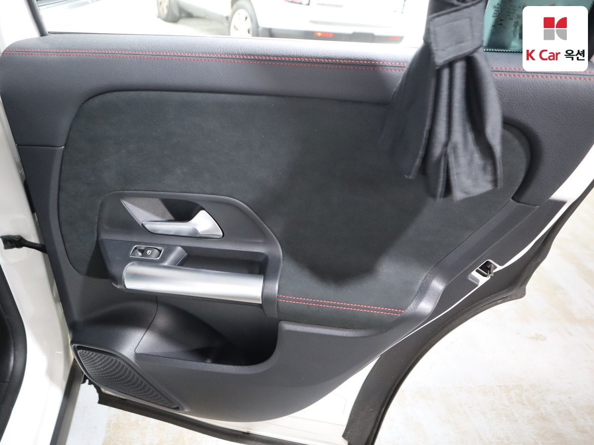 Mercedes-Benz GLA-Class 2023 - Image 30