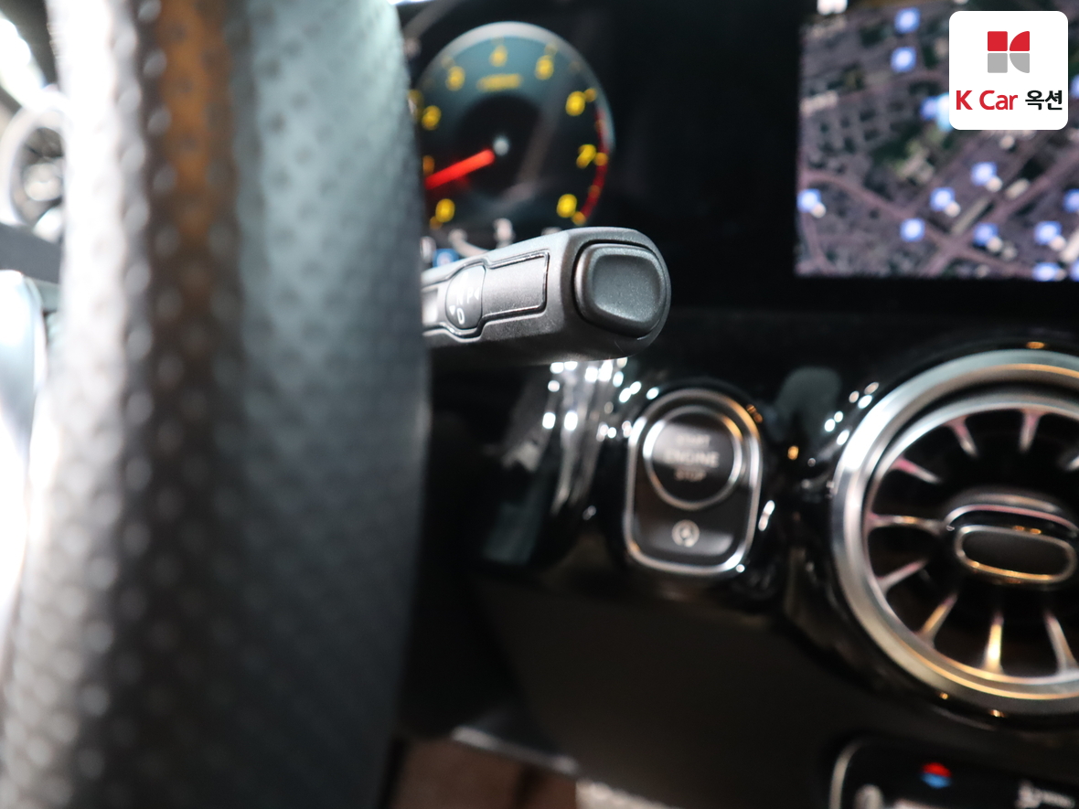 Mercedes-Benz GLA-Class 2023 - Image 11