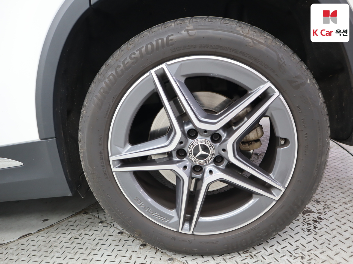 Mercedes-Benz GLA-Class 2023 - Image 45