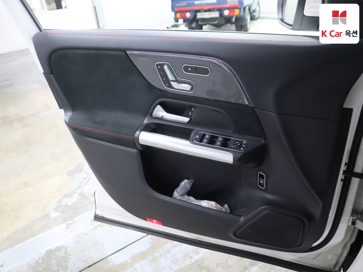 Mercedes-Benz GLA-Class 2023 - Image 8