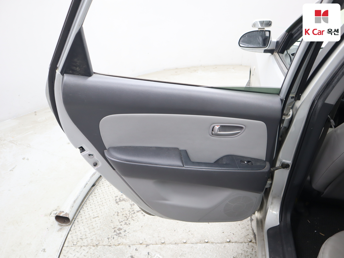 هيونداي إلانترا 2008 - صورة 24