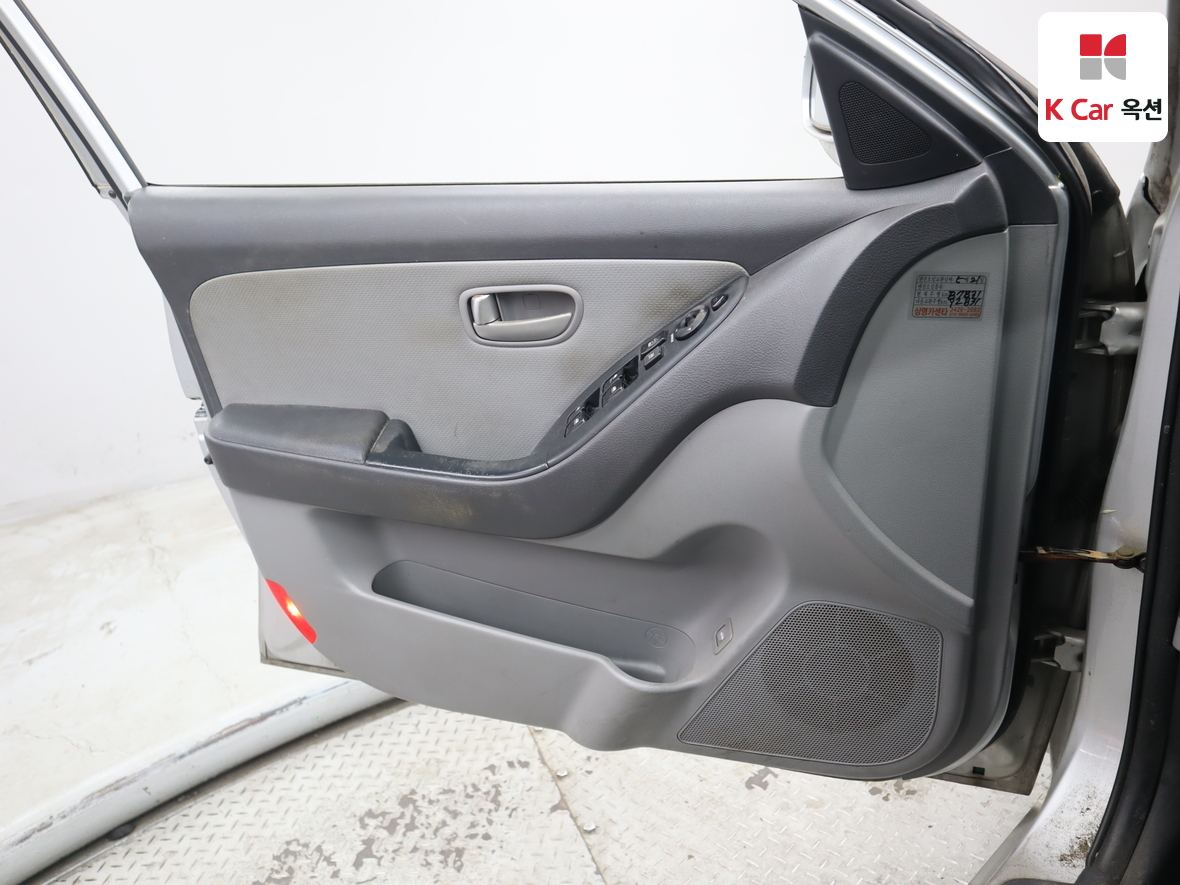 هيونداي إلانترا 2008 - صورة 8