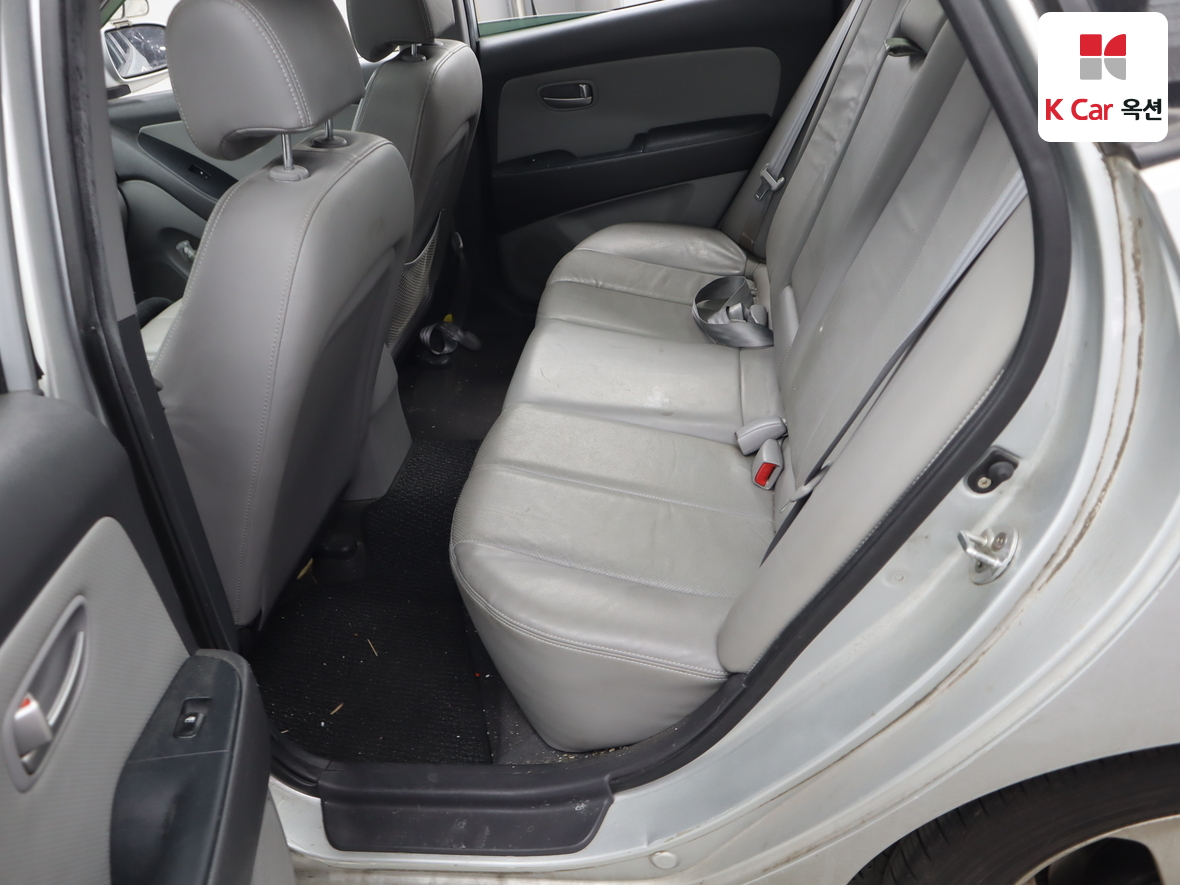 هيونداي إلانترا 2008 - صورة 25