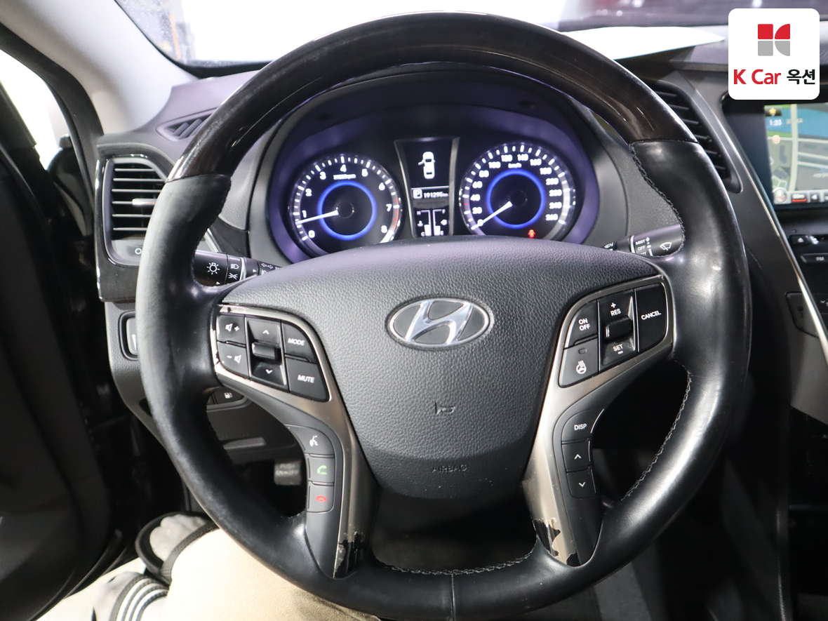 Hyundai AZERA 2012 - Image 10