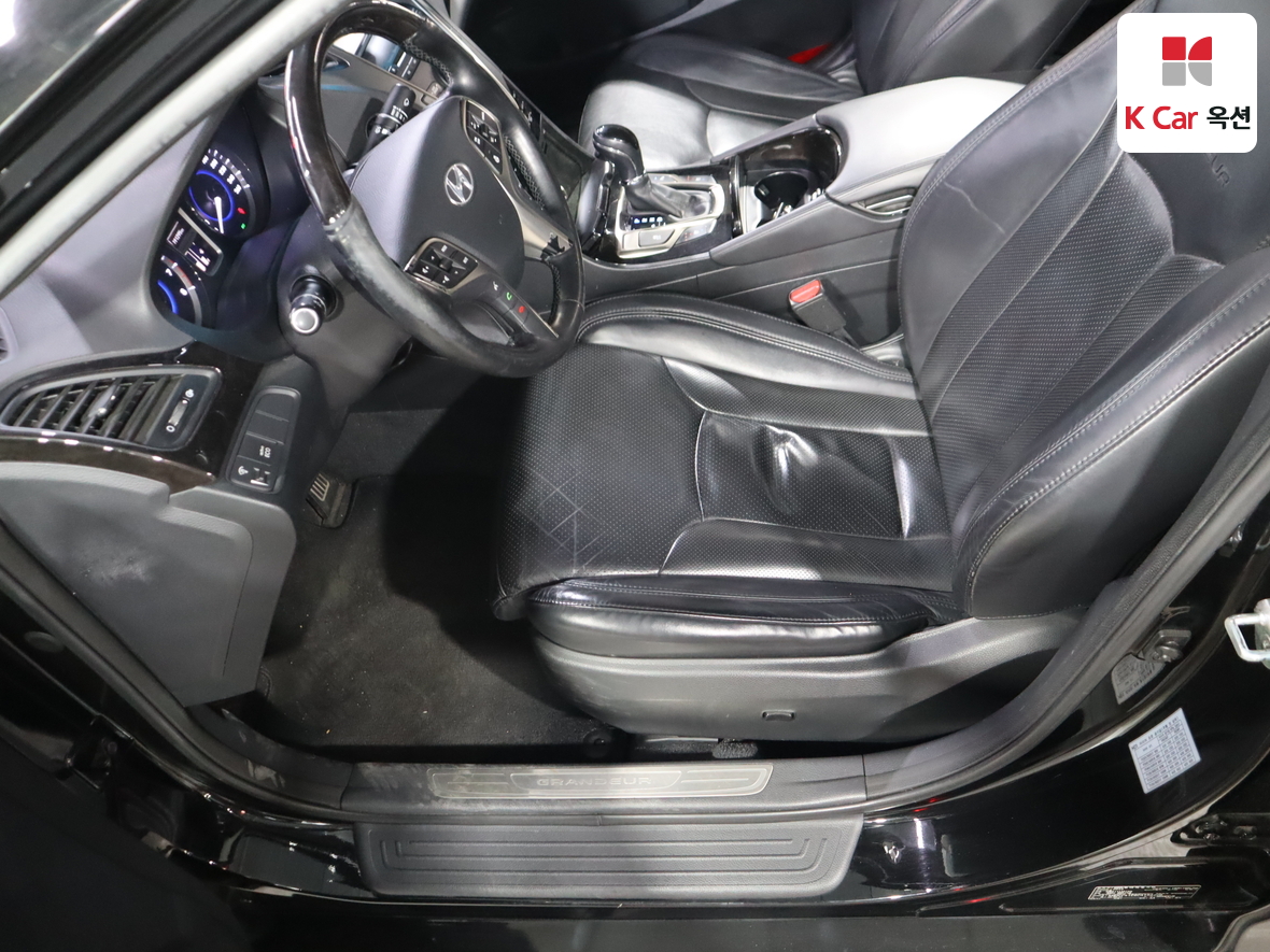 Hyundai AZERA 2012 - Image 18