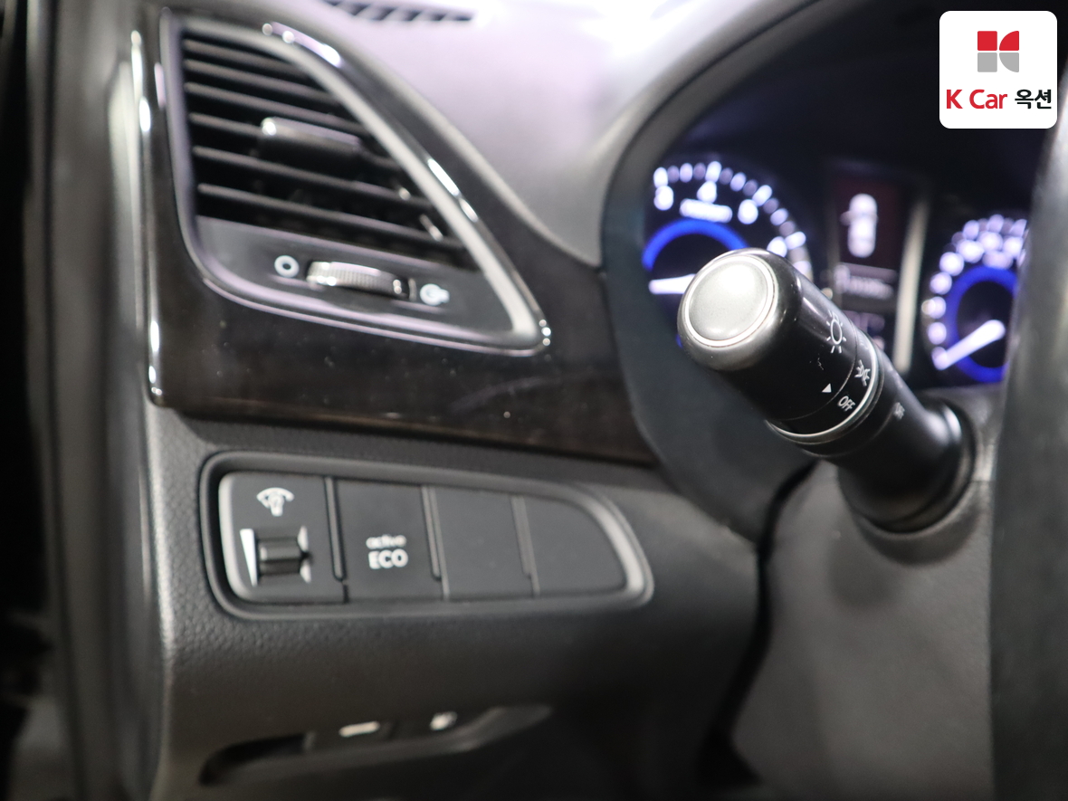 Hyundai AZERA 2012 - Image 9