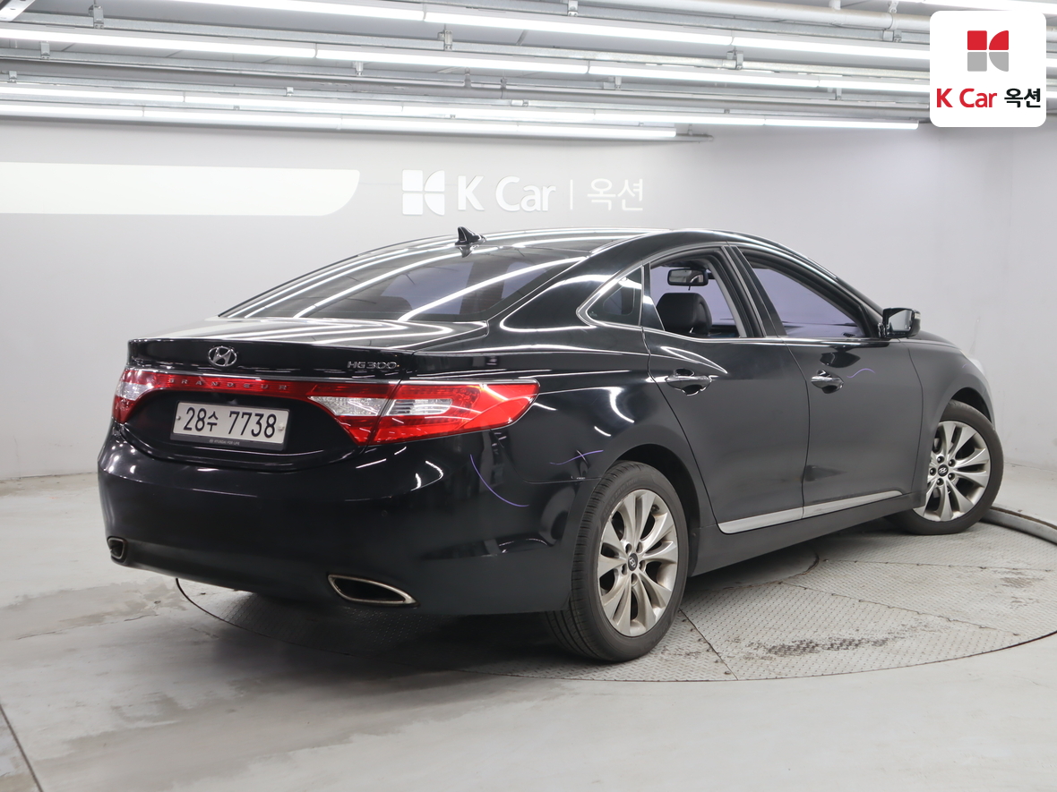 Hyundai AZERA 2012 - Image 2