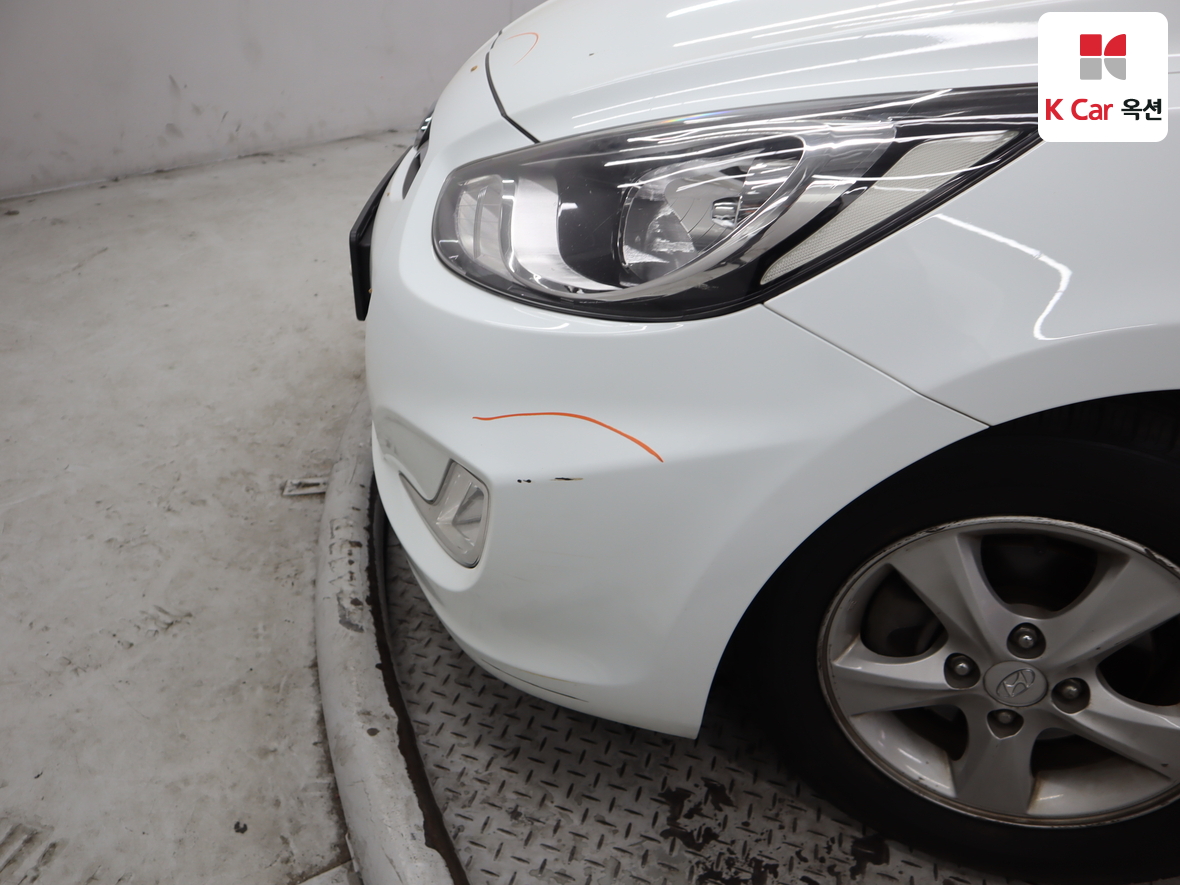 هيونداي أكسنت 2014 - صورة 35