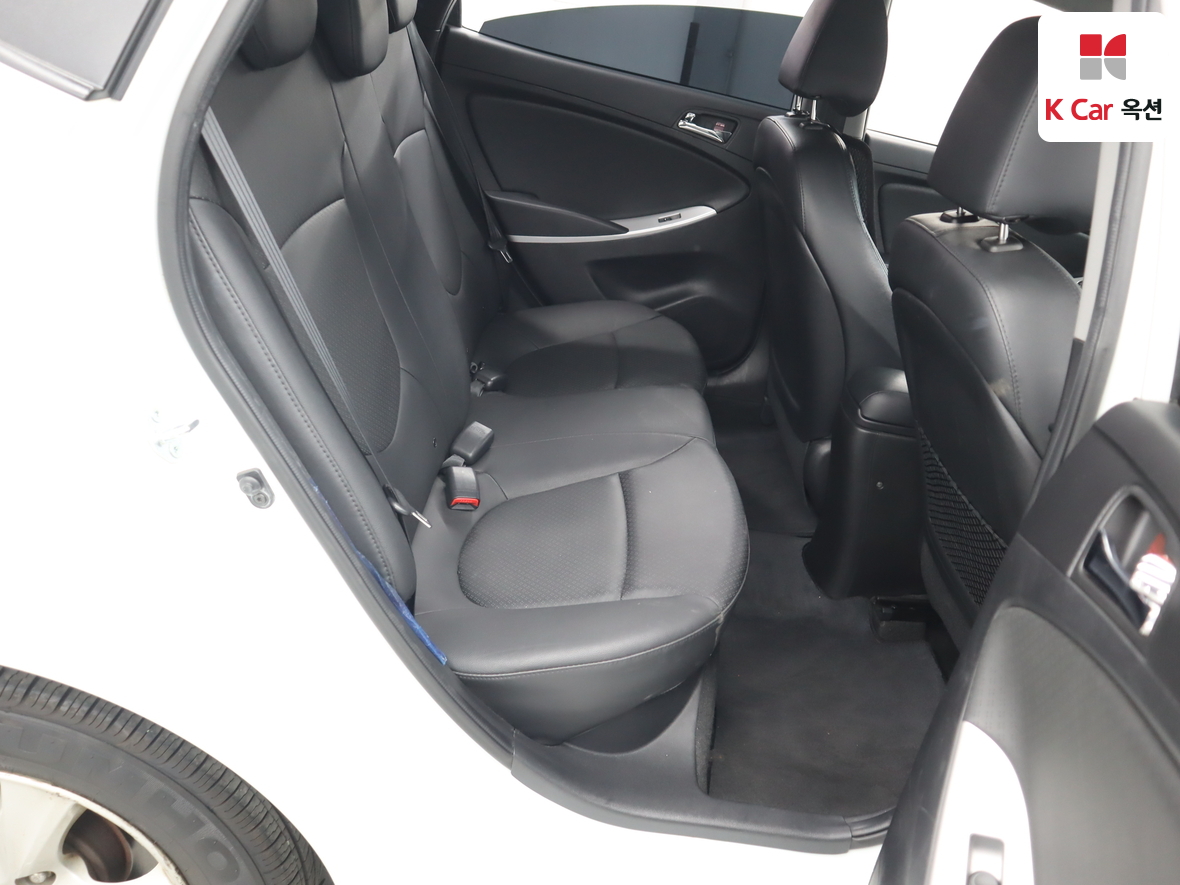 هيونداي أكسنت 2014 - صورة 27