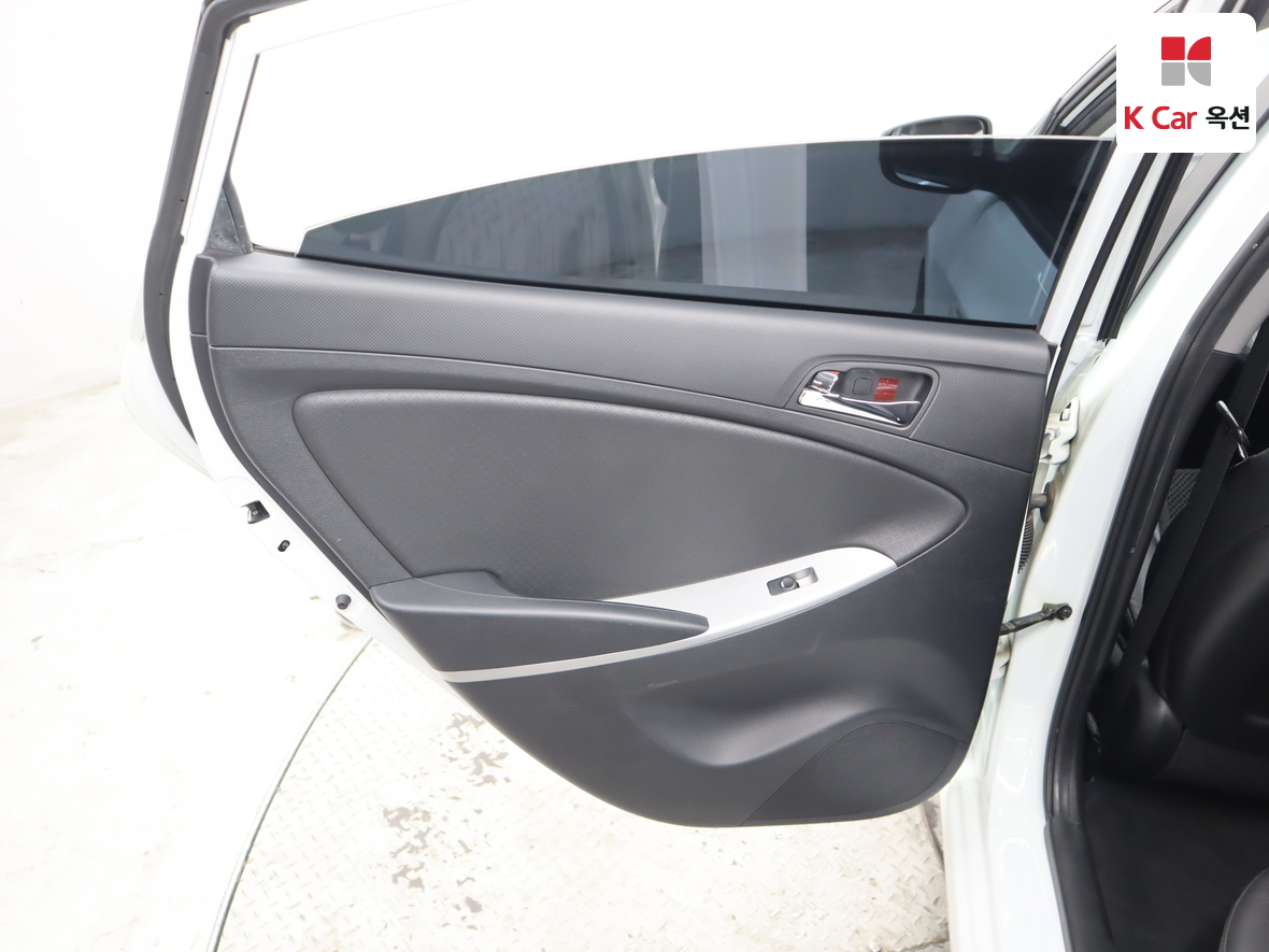 هيونداي أكسنت 2014 - صورة 22