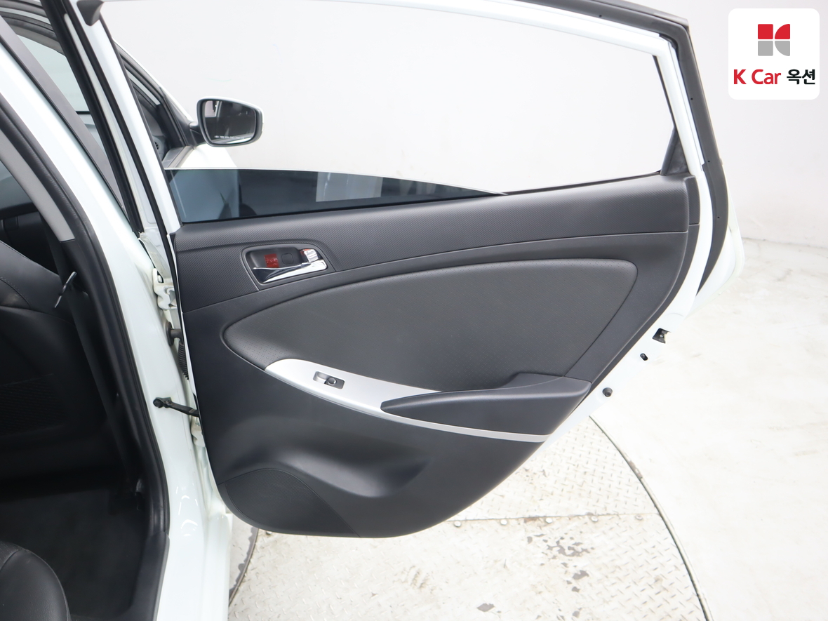 هيونداي أكسنت 2014 - صورة 26