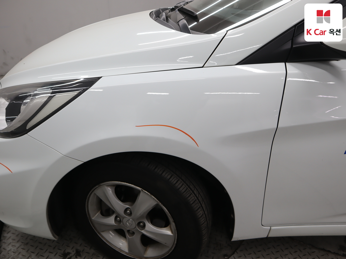 هيونداي أكسنت 2014 - صورة 36