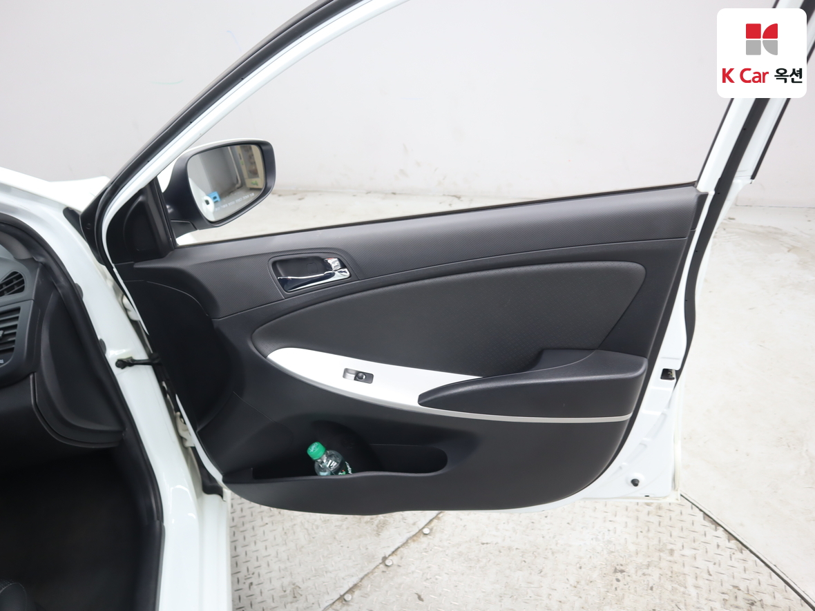 هيونداي أكسنت 2014 - صورة 28