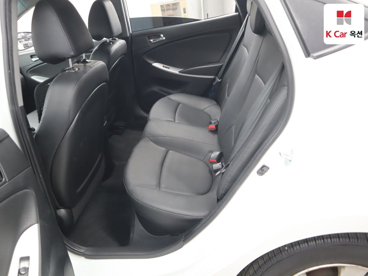 هيونداي أكسنت 2014 - صورة 23