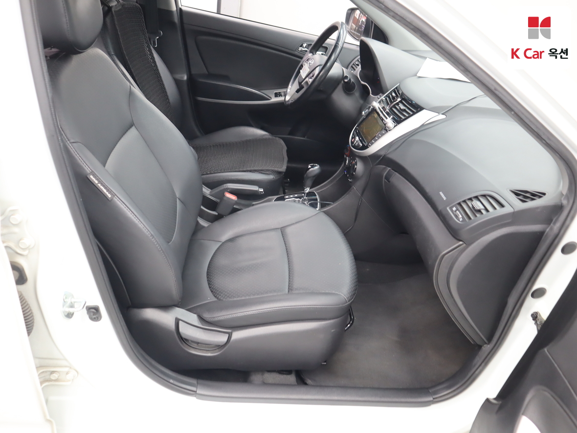 هيونداي أكسنت 2014 - صورة 29