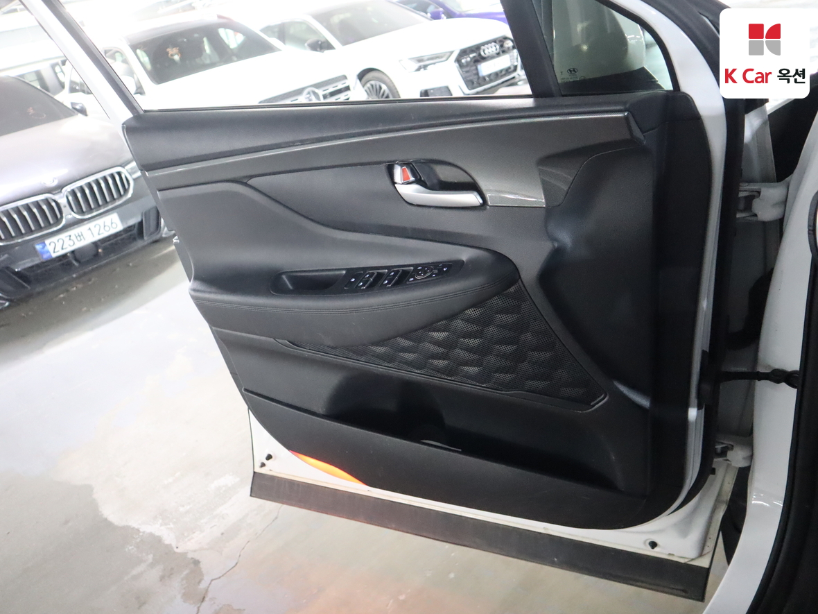 Hyundai Santa Fe 2021 - Image 8