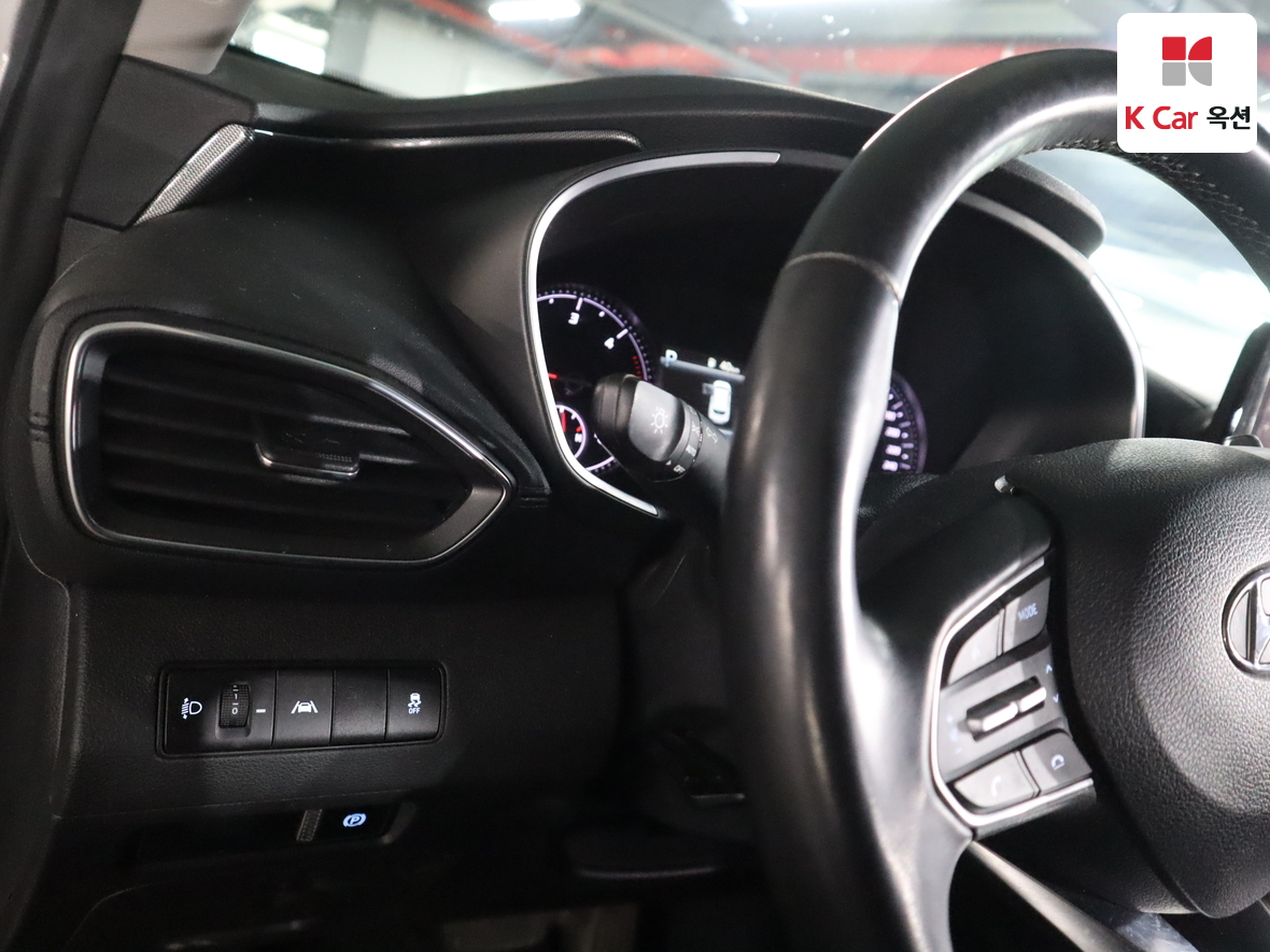 Hyundai Santa Fe 2021 - Image 9