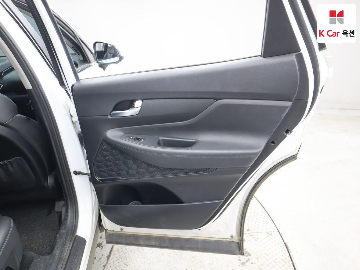 Hyundai Santa Fe 2021 - Image 27