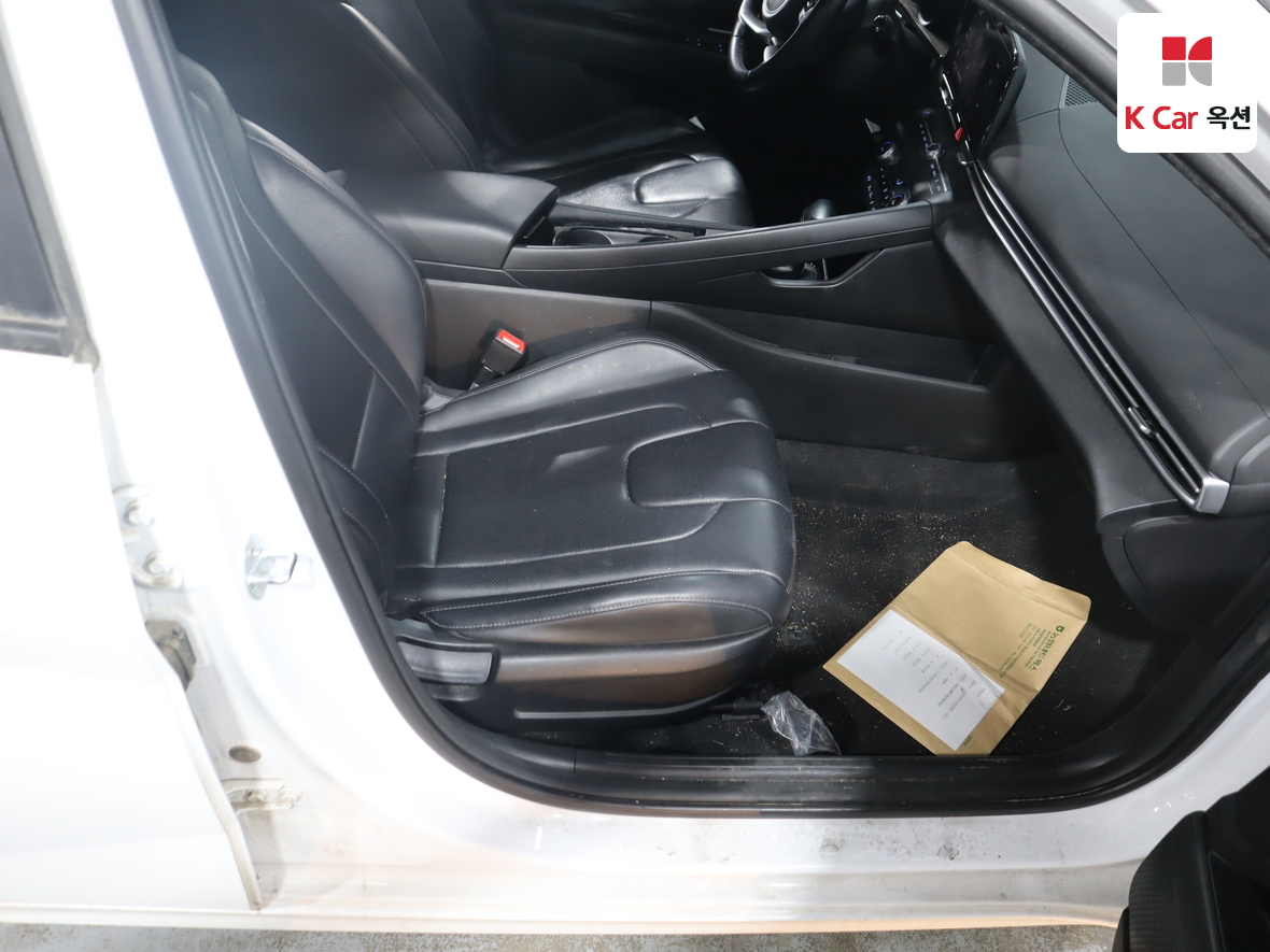 Hyundai Elantra 2022 - Image 29