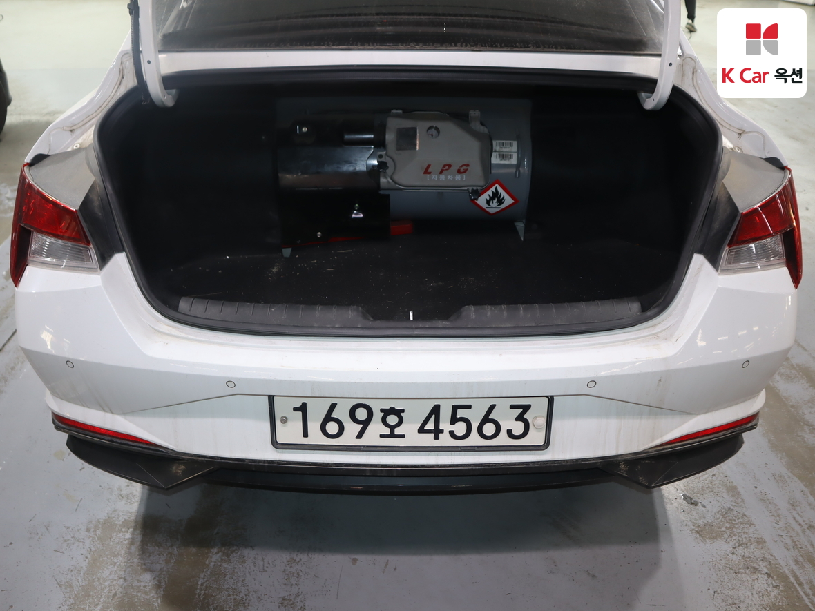 Hyundai Elantra 2022 - Image 25