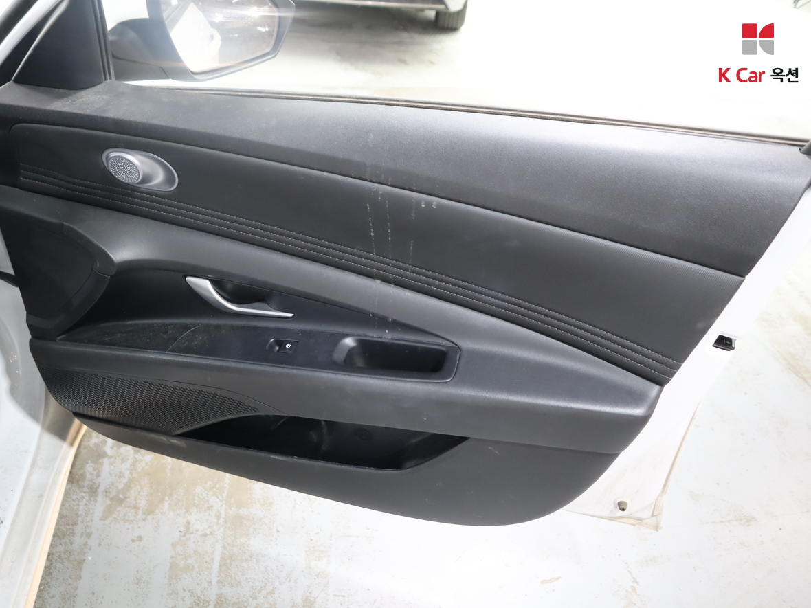 Hyundai Elantra 2022 - Image 28