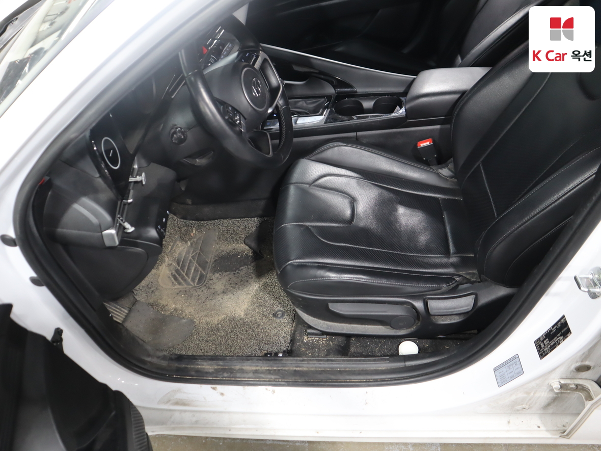 Hyundai Elantra 2022 - Image 18