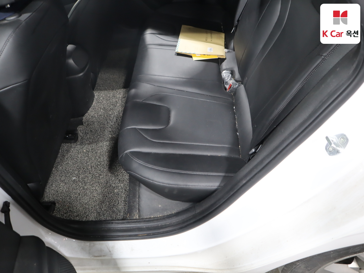 Hyundai Elantra 2022 - Image 23