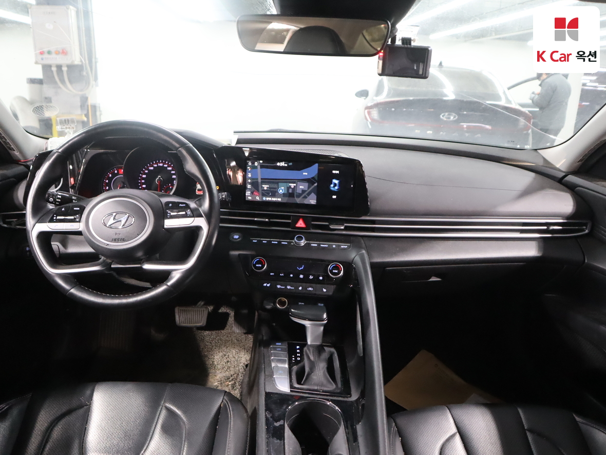 Hyundai Elantra 2022 - Image 3