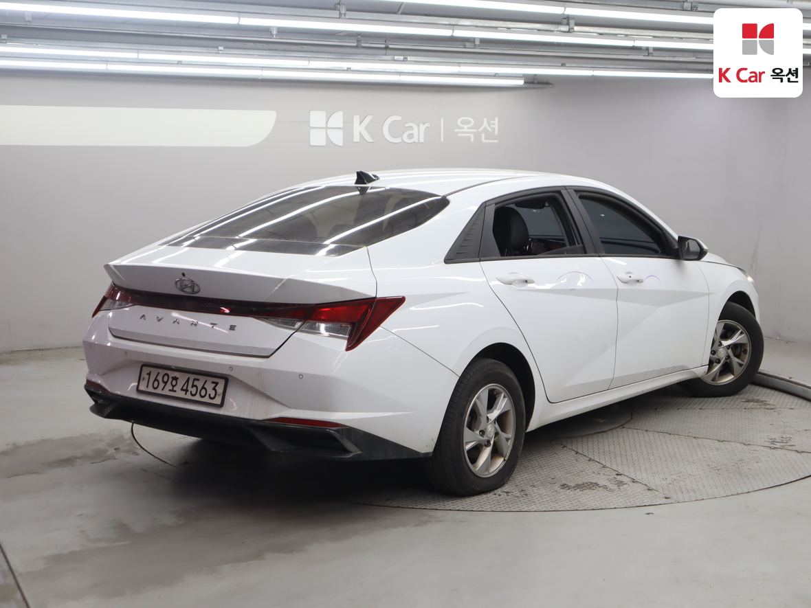 Hyundai Elantra 2022 - Image 2