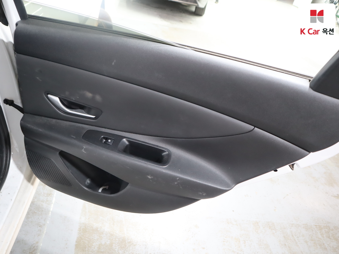 Hyundai Elantra 2022 - Image 26