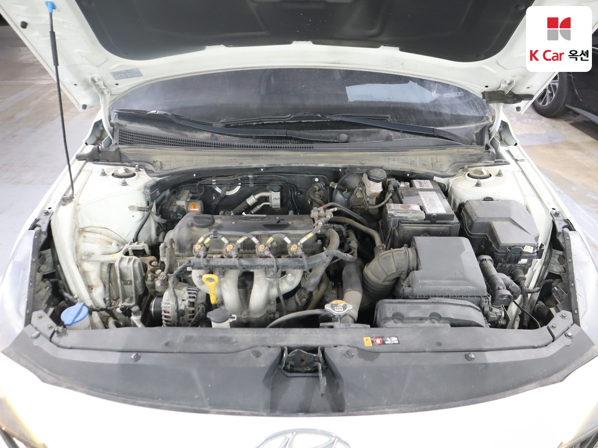 Hyundai Elantra 2022 - Image 32