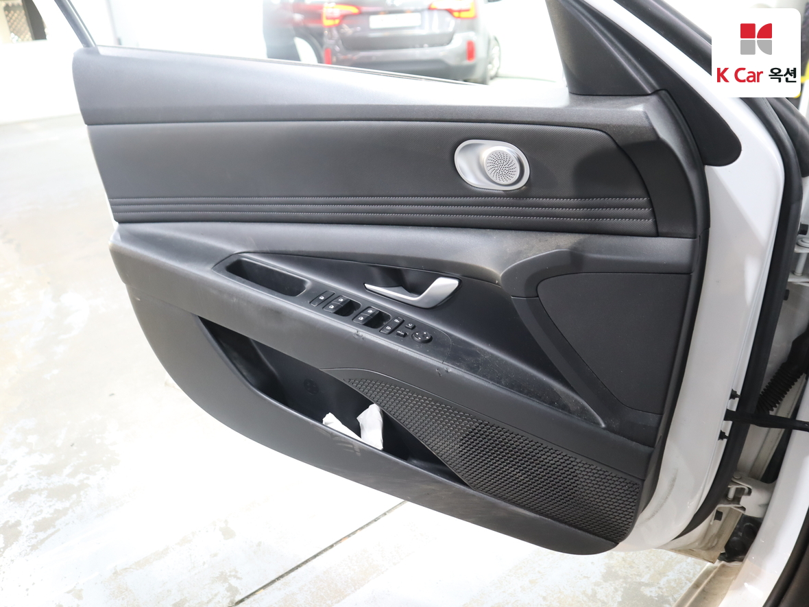 Hyundai Elantra 2022 - Image 8