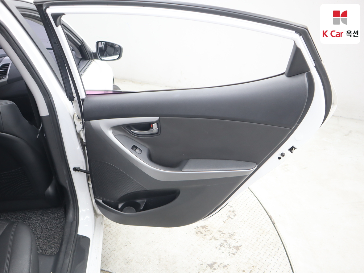 هيونداي إلانترا 2014 - صورة 25