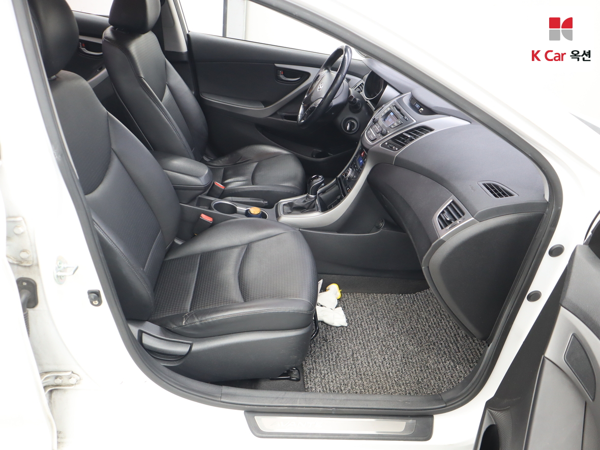 هيونداي إلانترا 2014 - صورة 28