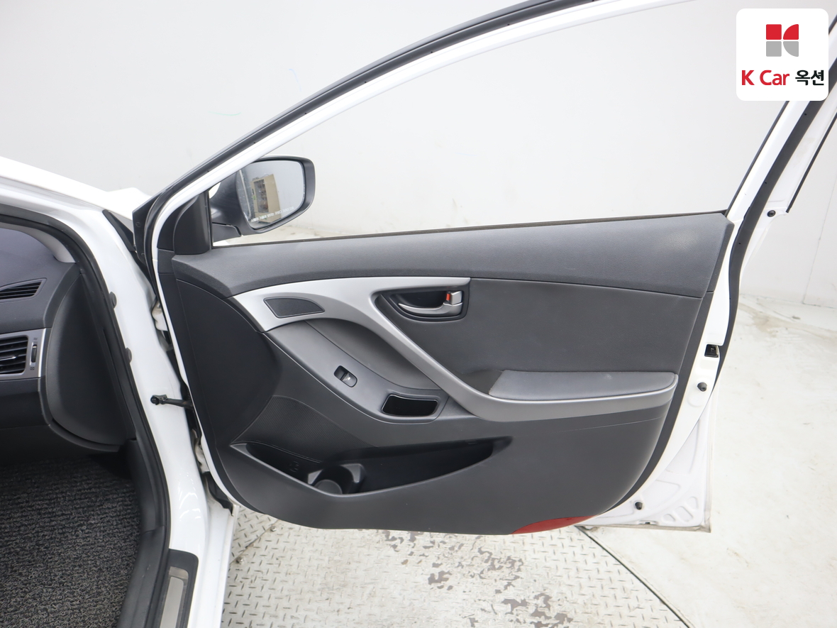 هيونداي إلانترا 2014 - صورة 27