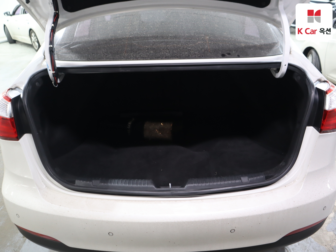 Kia K3 2013 - Image 24