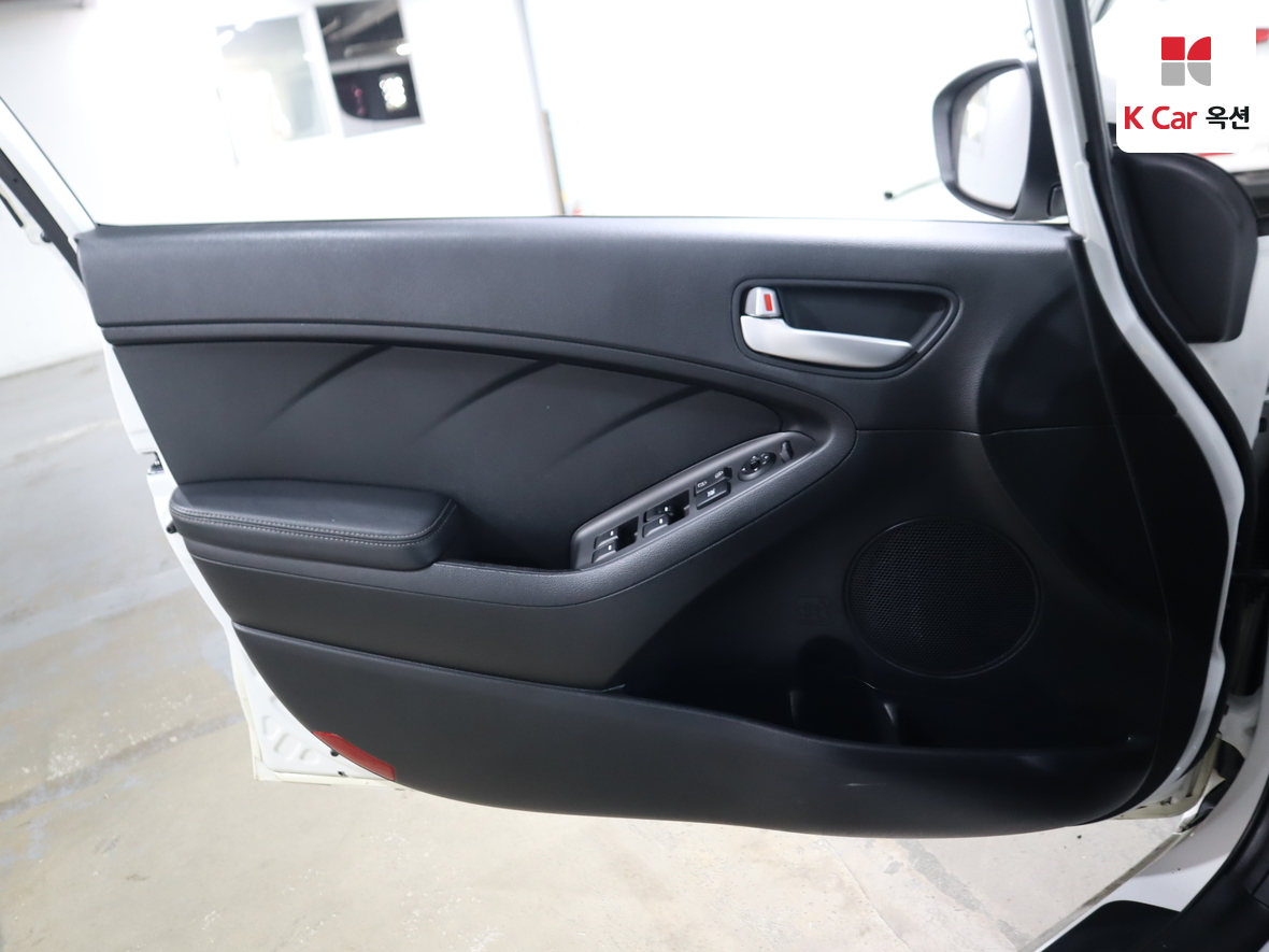 Kia K3 2013 - Image 8