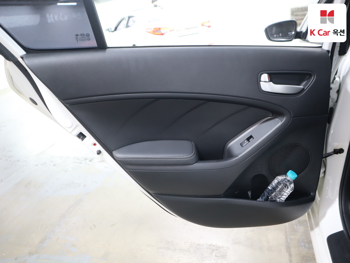 Kia K3 2013 - Image 21