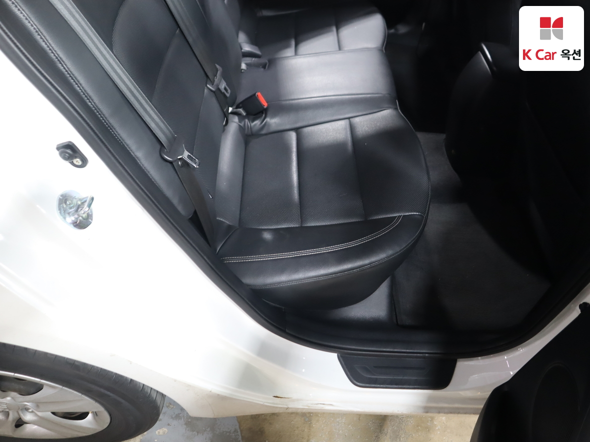 Kia K3 2013 - Image 26