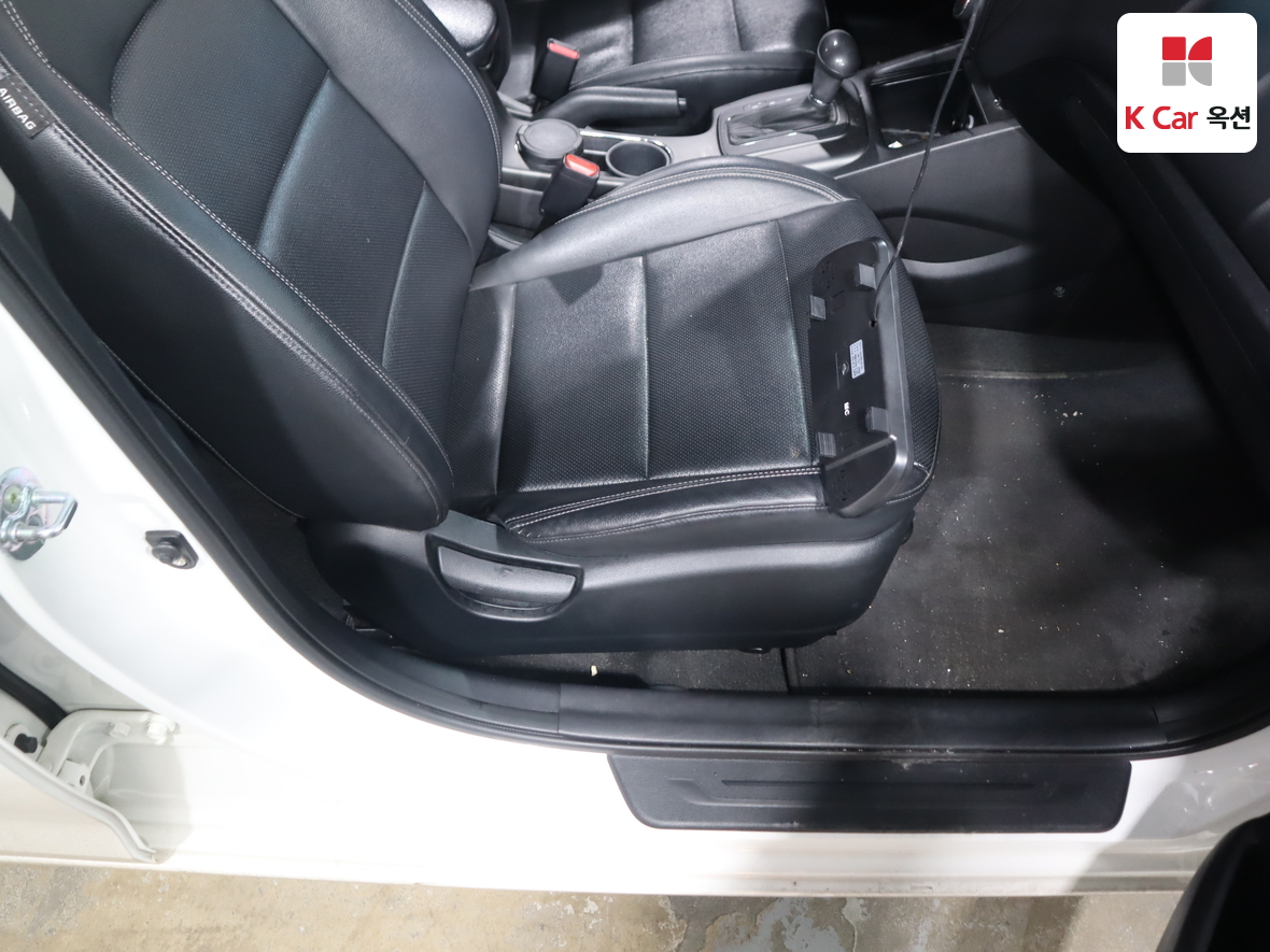 Kia K3 2013 - Image 28