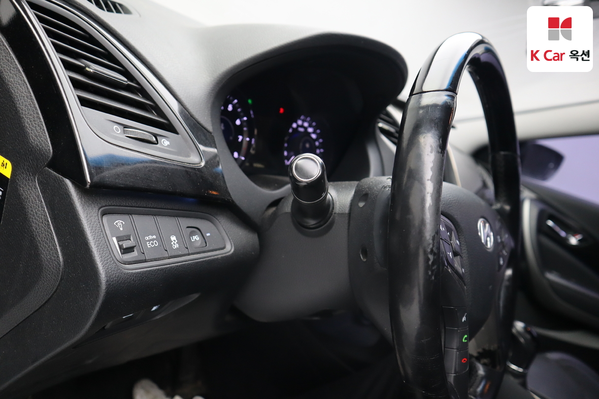 هيونداي أزيرا 2012 - صورة 9