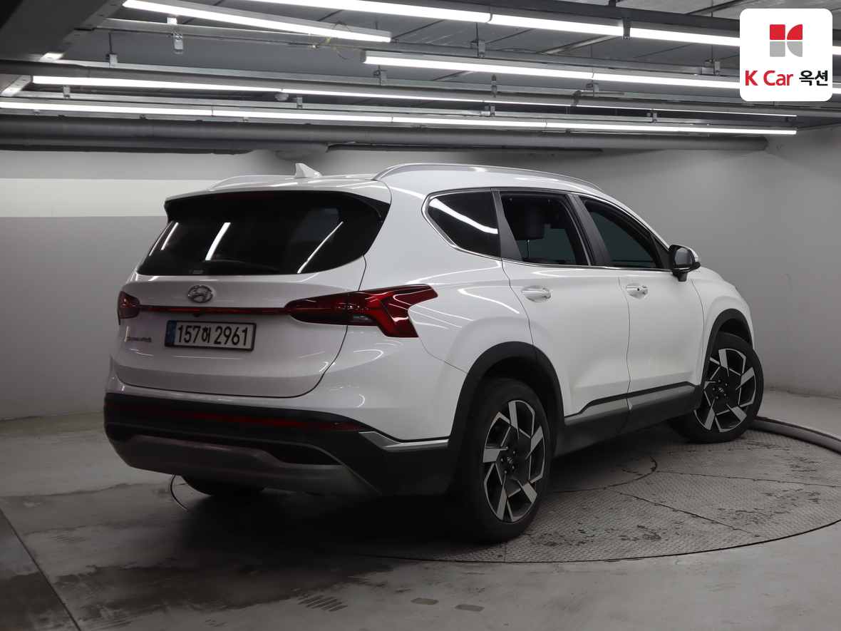 Hyundai Santa Fe 2021 - Image 2