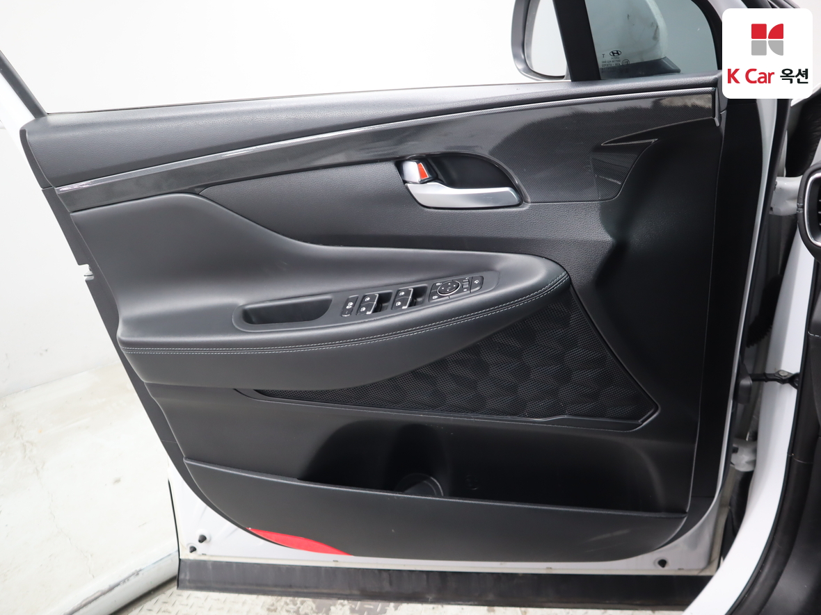 Hyundai Santa Fe 2021 - Image 8