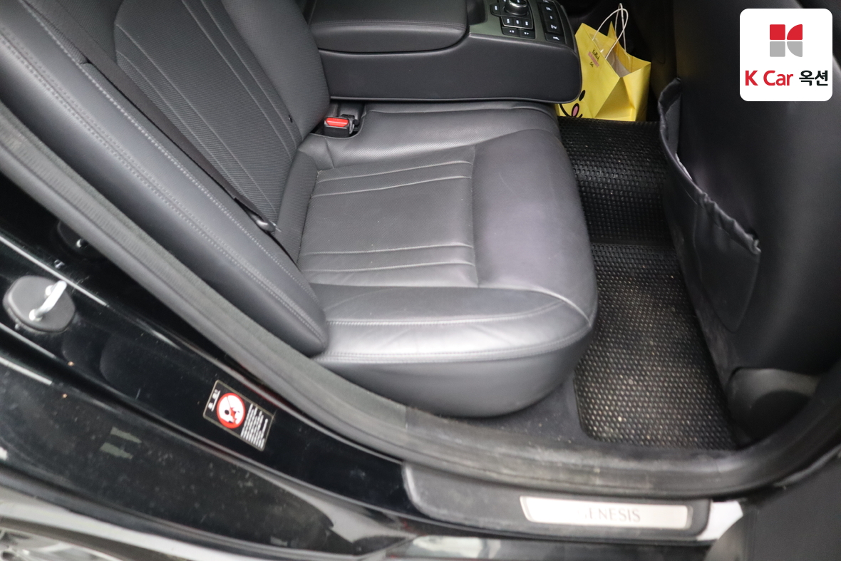 هيونداي جينيسيس 2014 - صورة 29