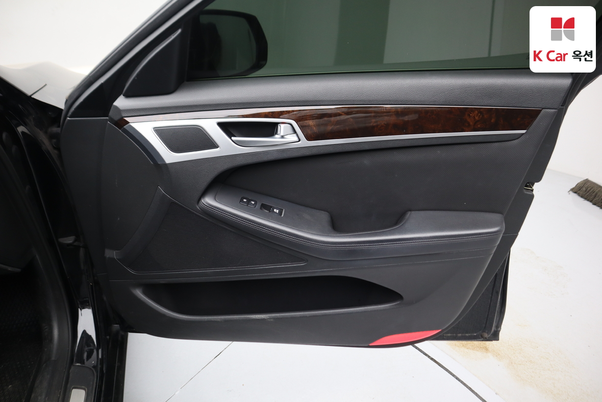 هيونداي جينيسيس 2014 - صورة 30