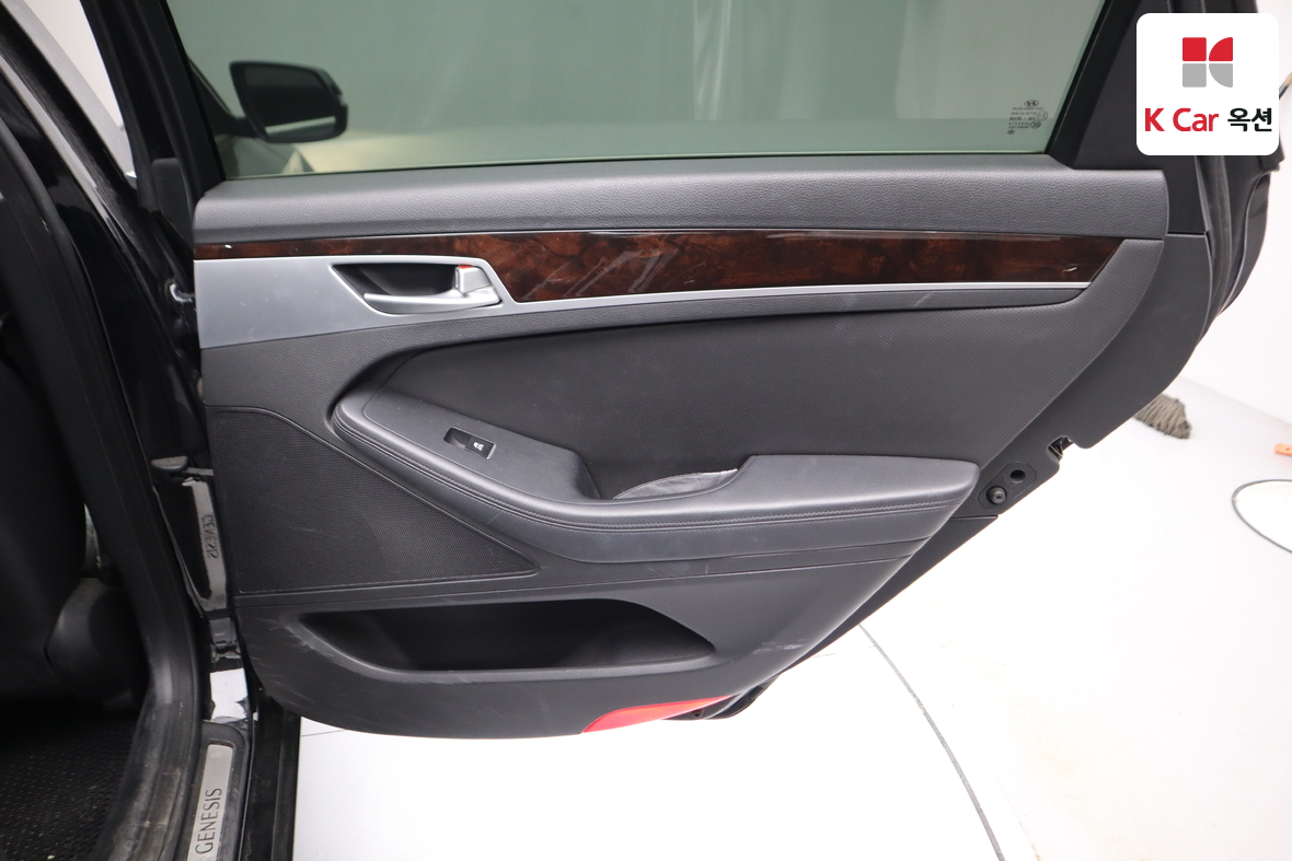 هيونداي جينيسيس 2014 - صورة 28