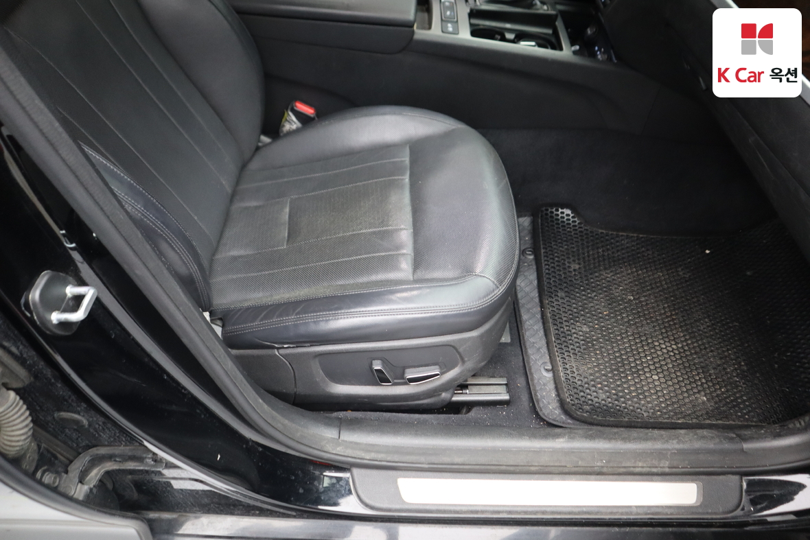 هيونداي جينيسيس 2014 - صورة 31