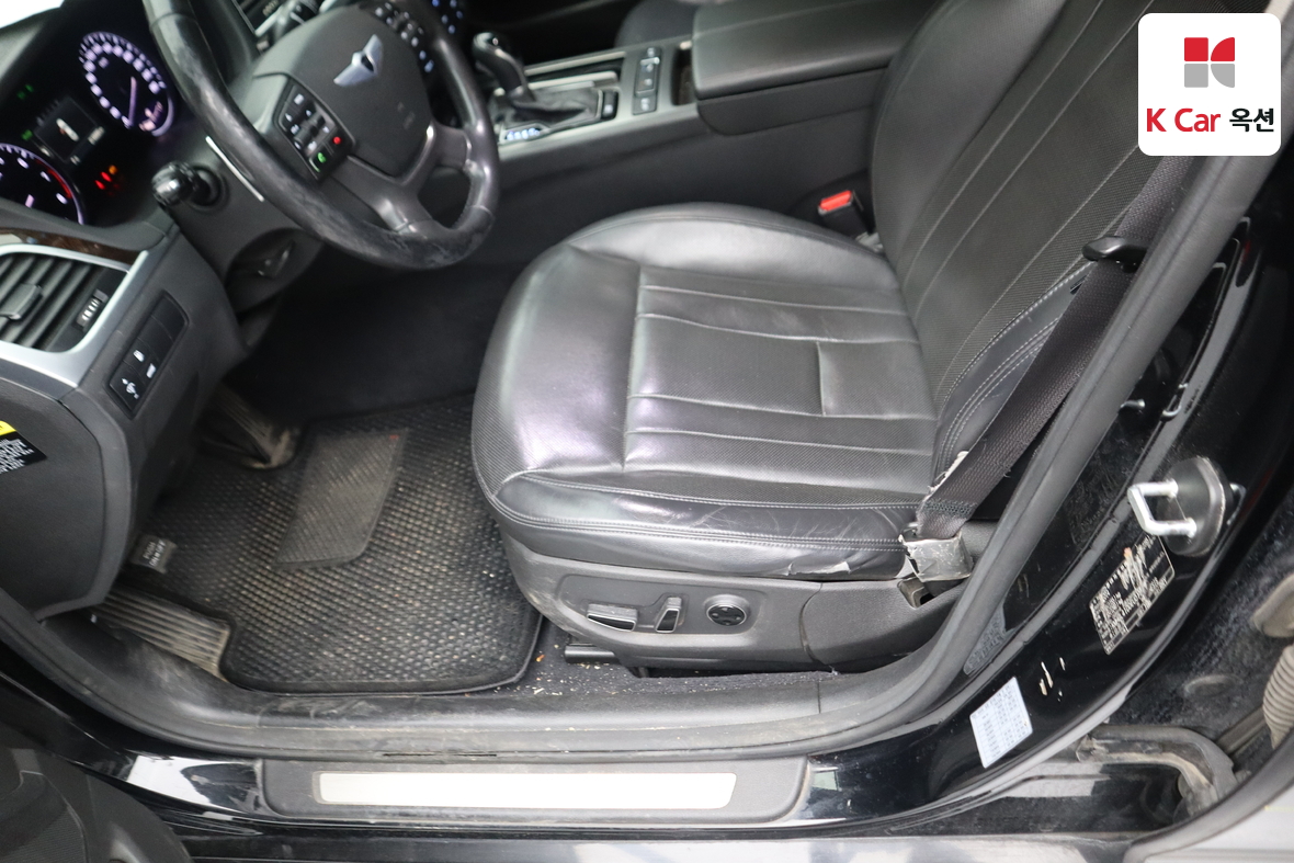 هيونداي جينيسيس 2014 - صورة 21