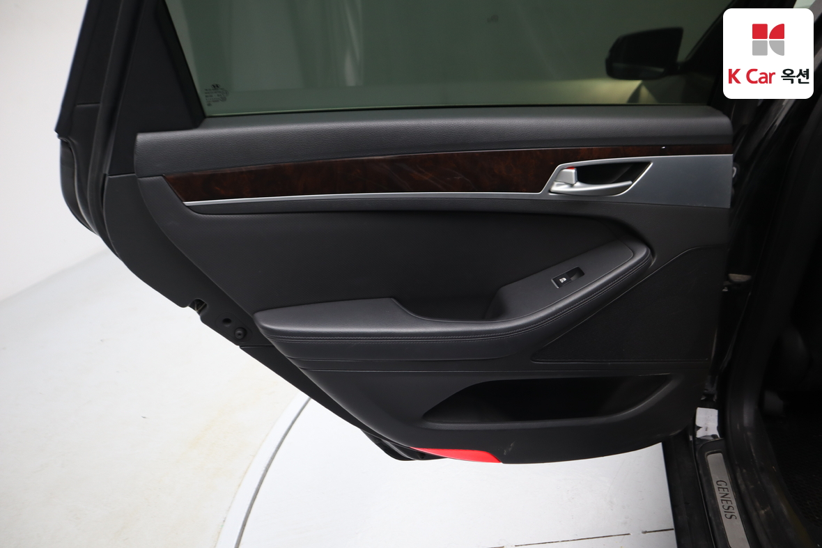 هيونداي جينيسيس 2014 - صورة 23