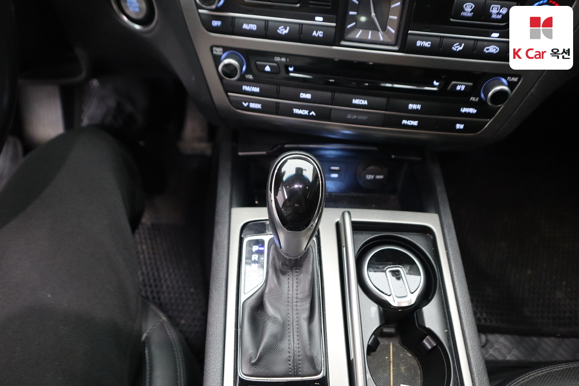 هيونداي جينيسيس 2014 - صورة 15